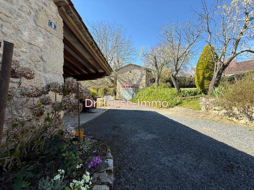 Maison à SAINT-JEAN-DE-BLAIGNAC