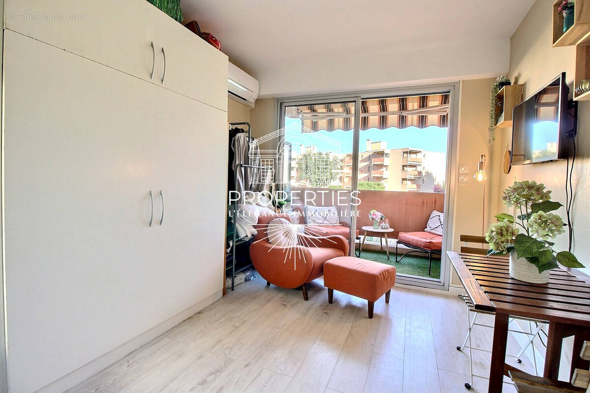 Appartement à BORMES-LES-MIMOSAS
