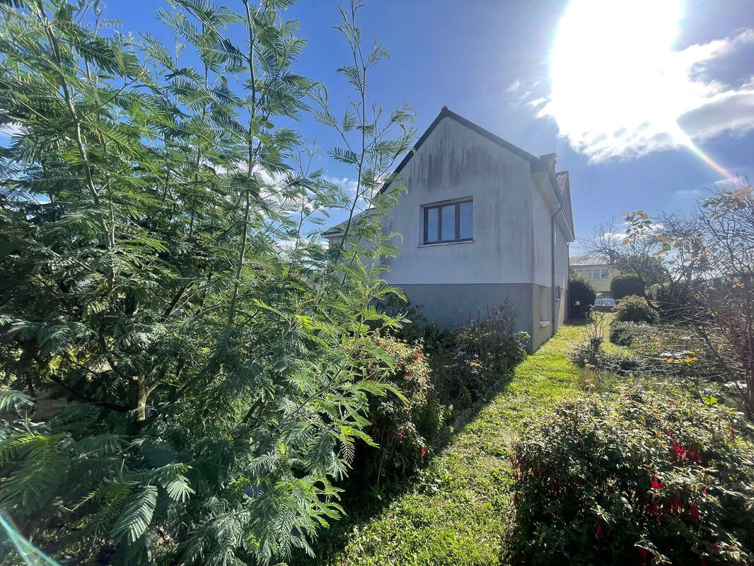 Maison à NOYANT-LA-GRAVOYERE