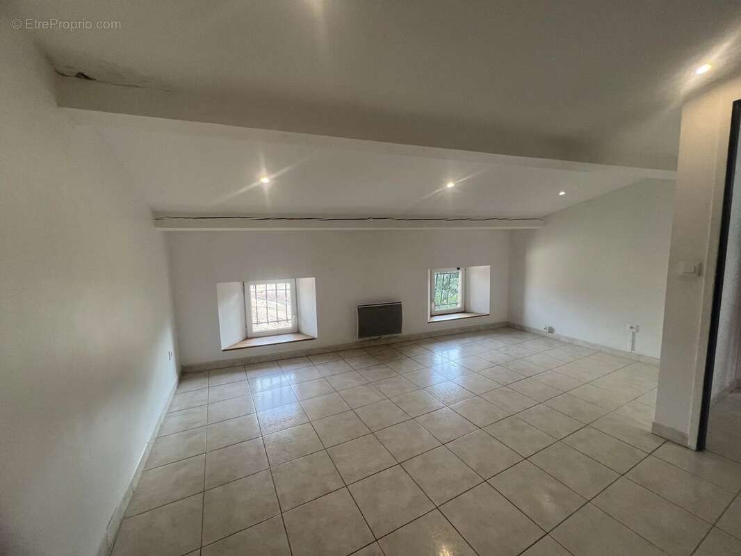 Appartement à TOURVES