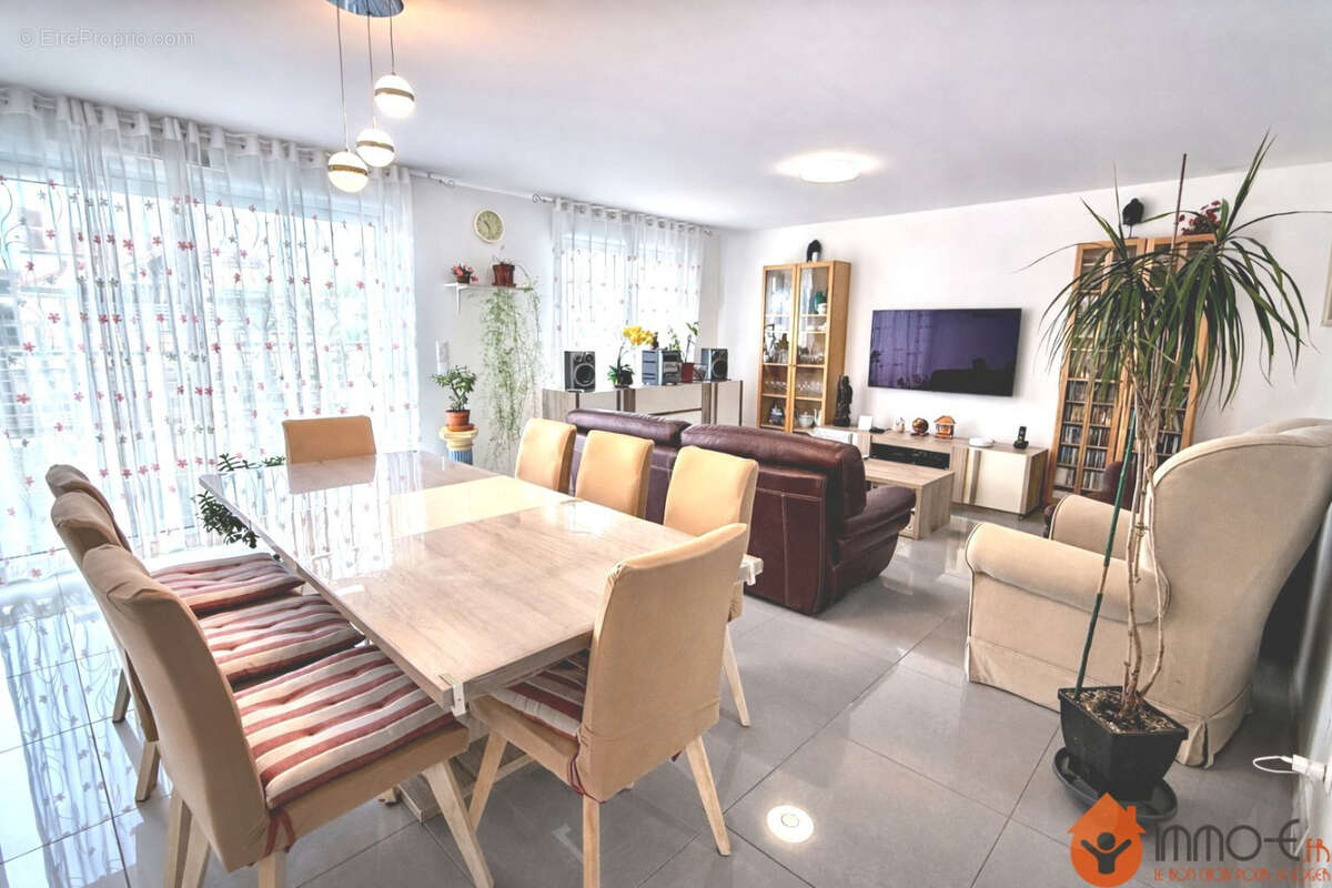 Maison à CONDE-SAINTE-LIBIAIRE