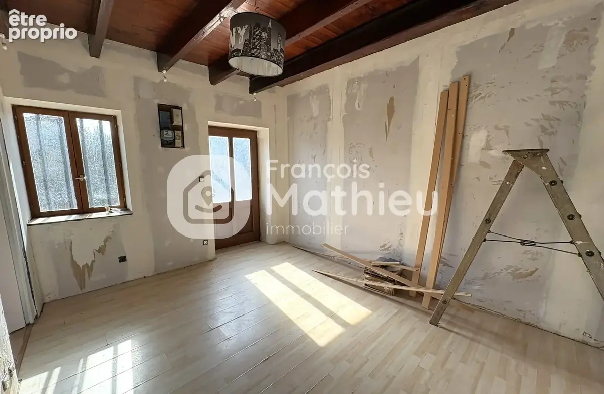 Saint-Etienne-sur-Chalaronne - Maison avec dépendances sur sa parcelle de 889 m2 - photo 6