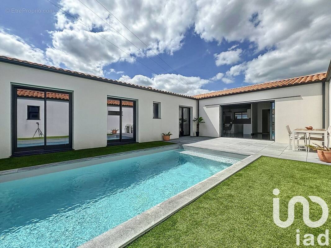 Photo 1 - Maison à SAINT-SAUVEUR-D'AUNIS