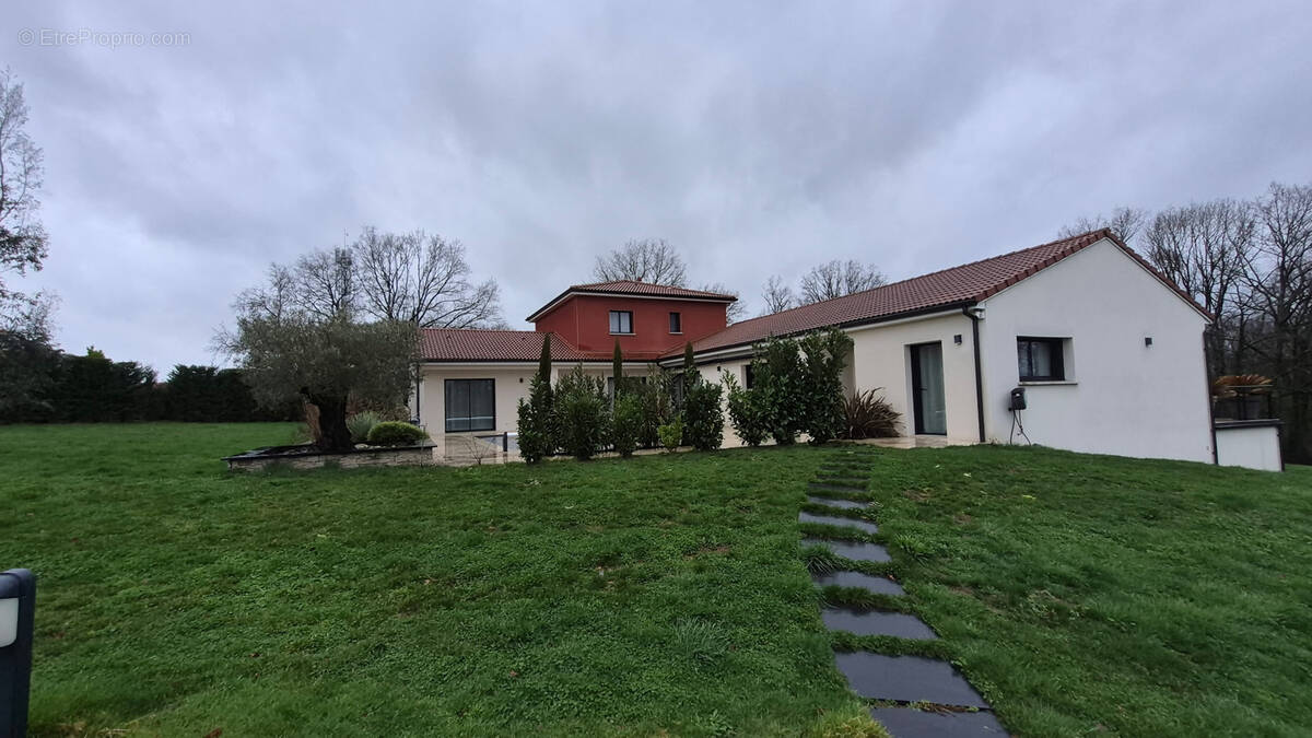 Maison à CONDAT-SUR-VIENNE