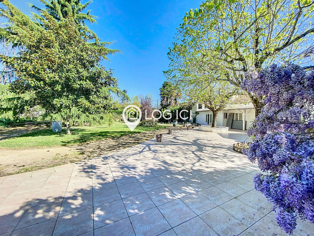 Commerce à SEVIGNACQ