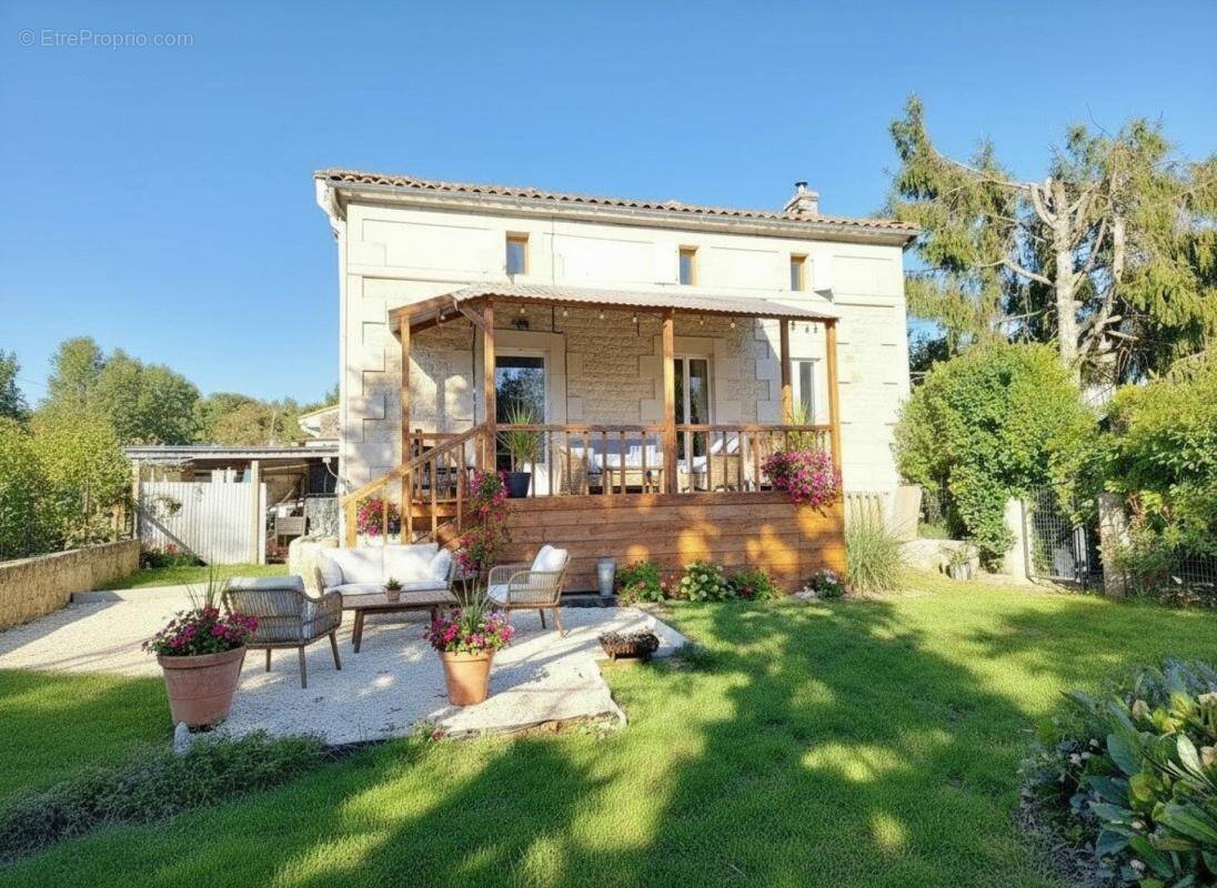 Maison à SAINT-GERMAIN-DE-LUSIGNAN