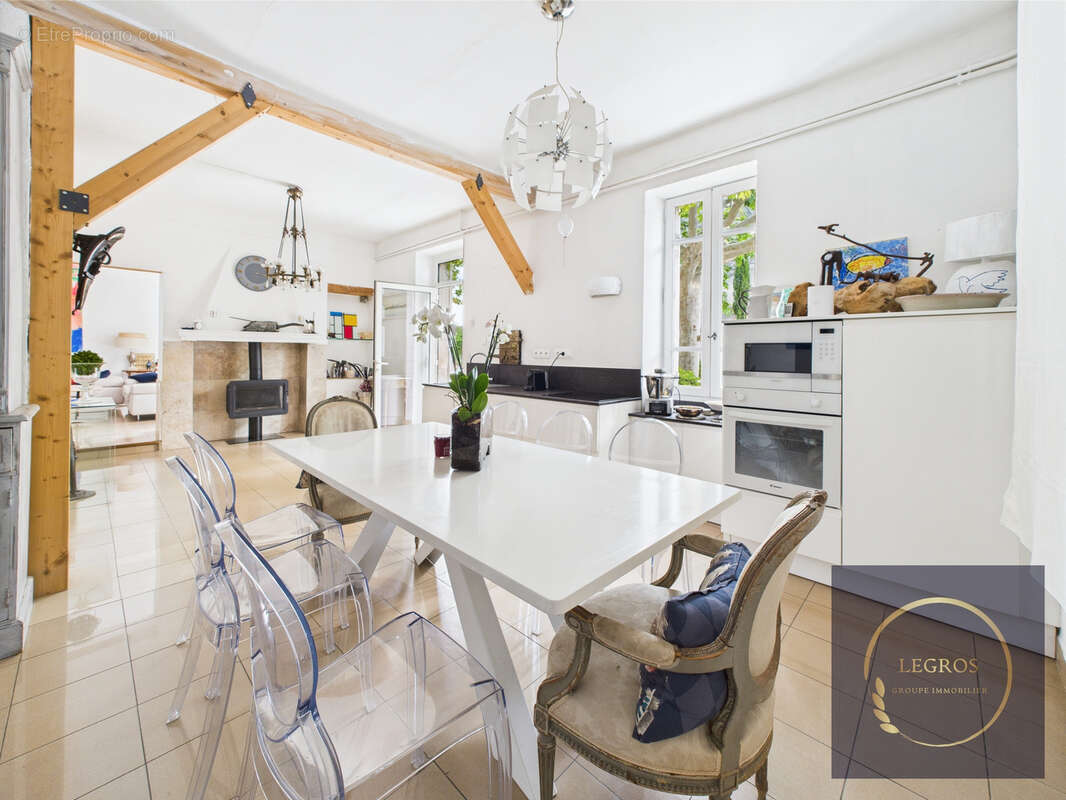 Mas 210m2 Centre ville de Noves - photo 7