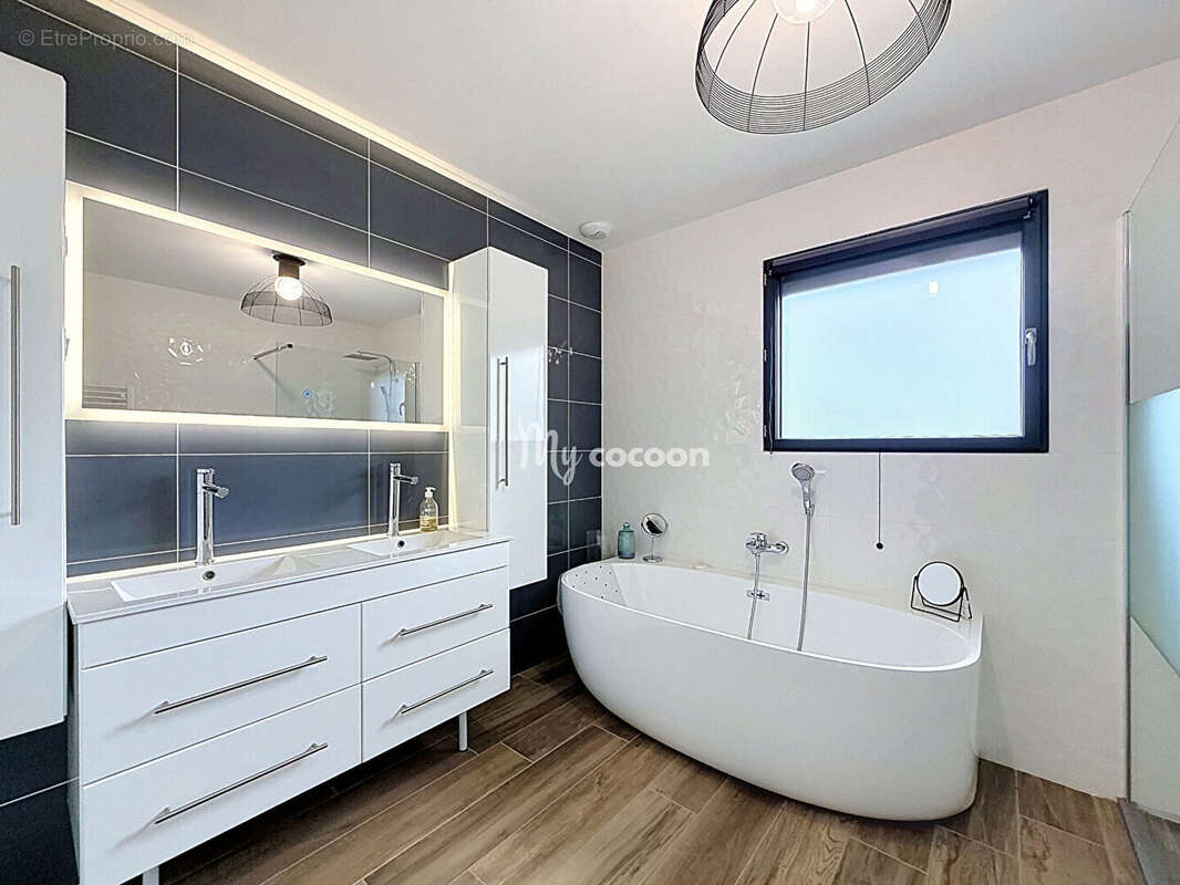 Montagnat - Maison familiale - 6 pièces - 203,25m2 - Piscine - photo 14