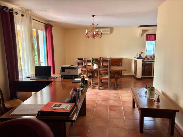 Maison à BESSE-SUR-ISSOLE