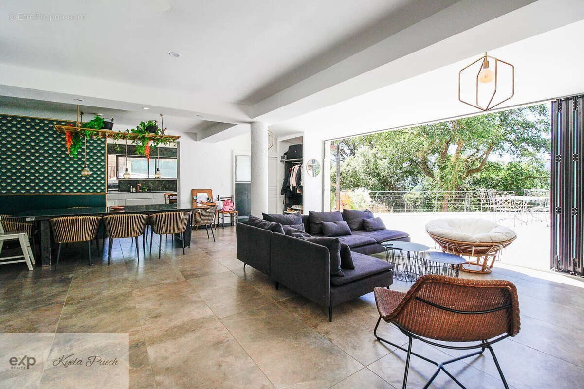 Kyela Puech, exp Luxury présente villa rénovée, trois chambres, grande cuisine, vue imprenable, possibilité d'agrandir, climatisation réversible, piscine et jardin  - Maison à TOURVES