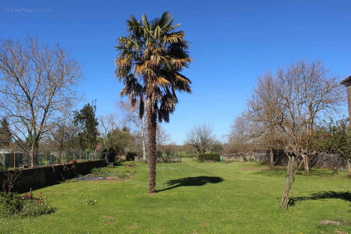 Maison à POINTIS-INARD