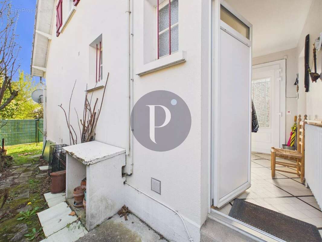 Maison à VERRIERES-LE-BUISSON