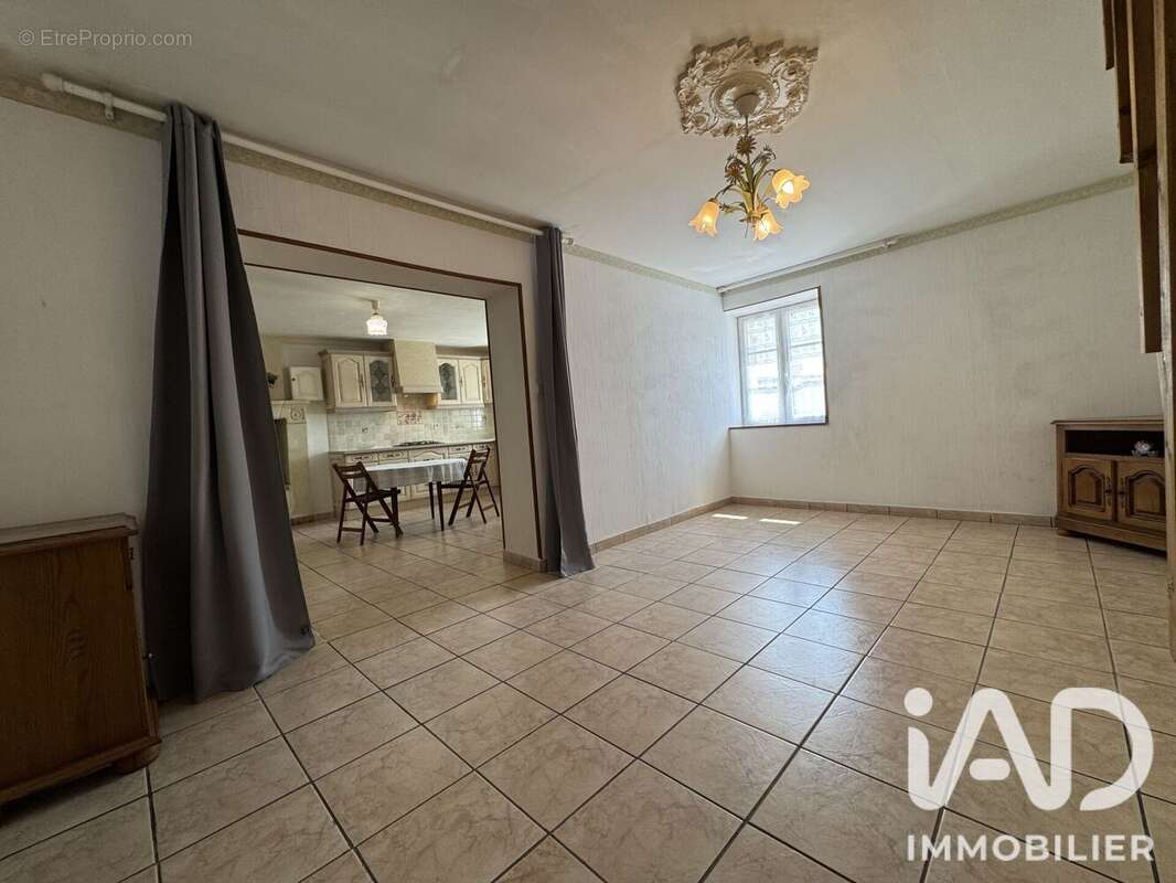 Maison 70 m² à Vivy  - photo 9