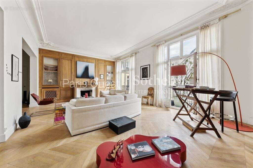Appartement à PARIS-8E