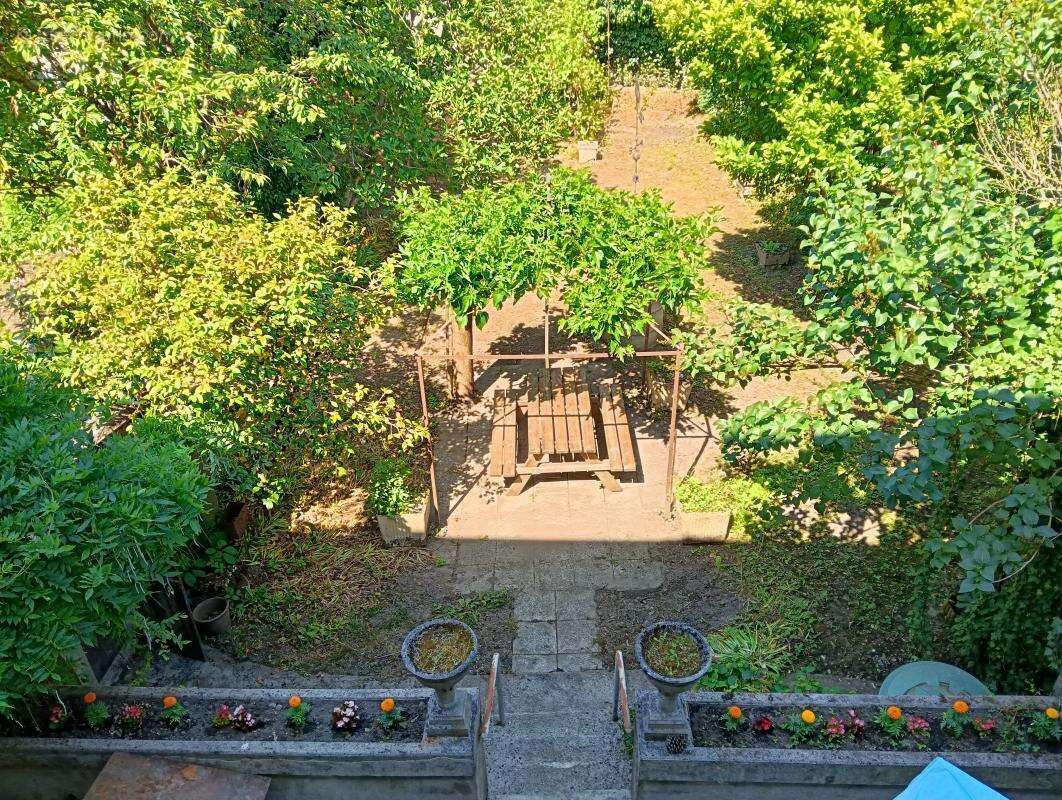 Maison en Pierres, 5 Chambres, 2 Salles d'eau, 2 Garages et un jardin - photo 2