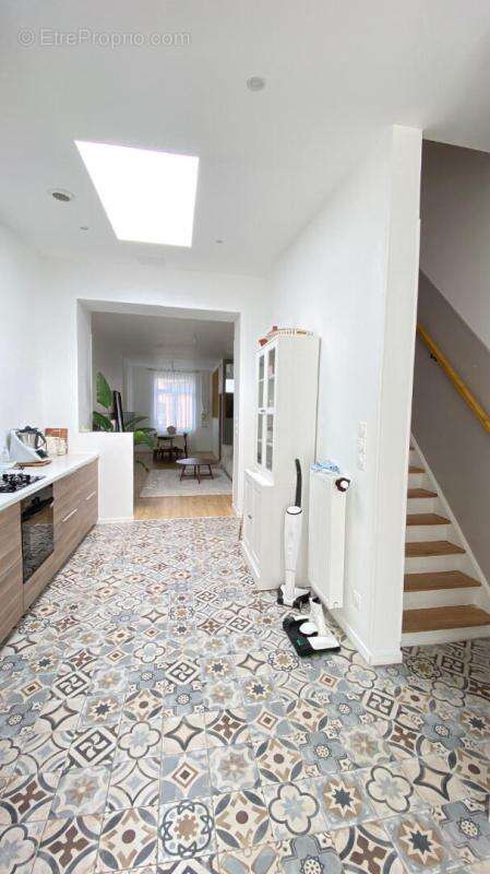 Maison 104m² entièrement rénovée avec goût ? Rue calme à Roubaix - photo 2