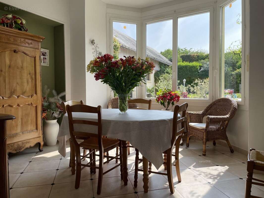 Coin repas - Maison à BONNETABLE