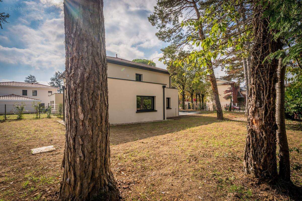Maison à CHARBONNIERES-LES-BAINS