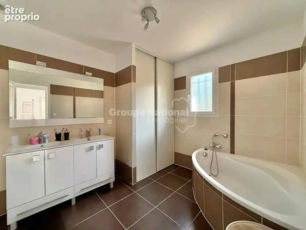 Villa contemporaine avec piscine sur grand terrain arboré, Montfrin - photo 5