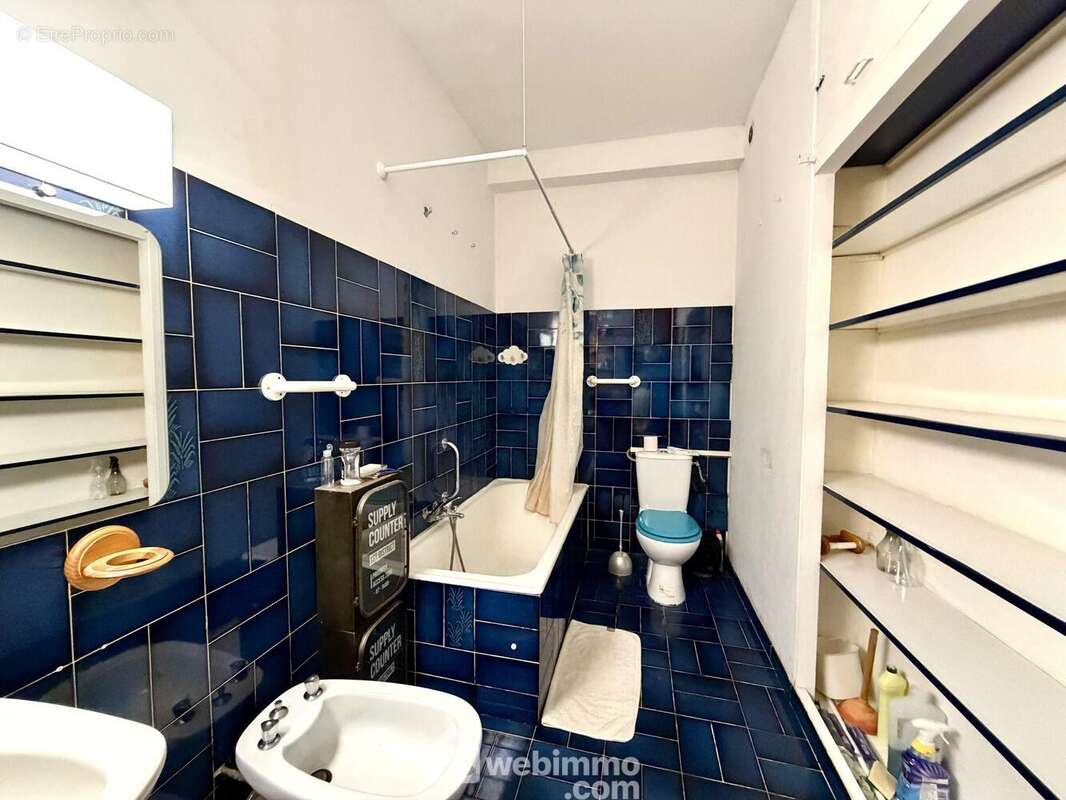 Salle de bains de 6,50 m2 - Appartement à BIGUGLIA