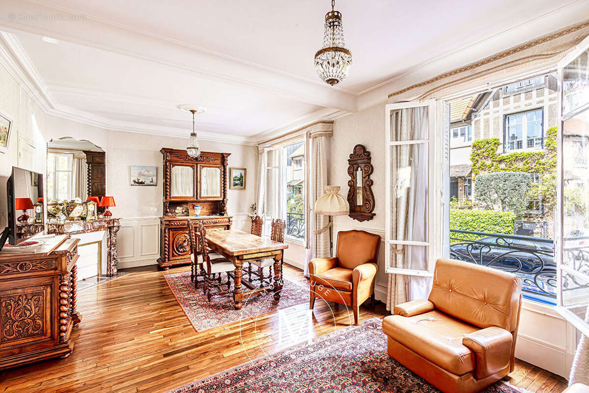 Maison à MONTROUGE