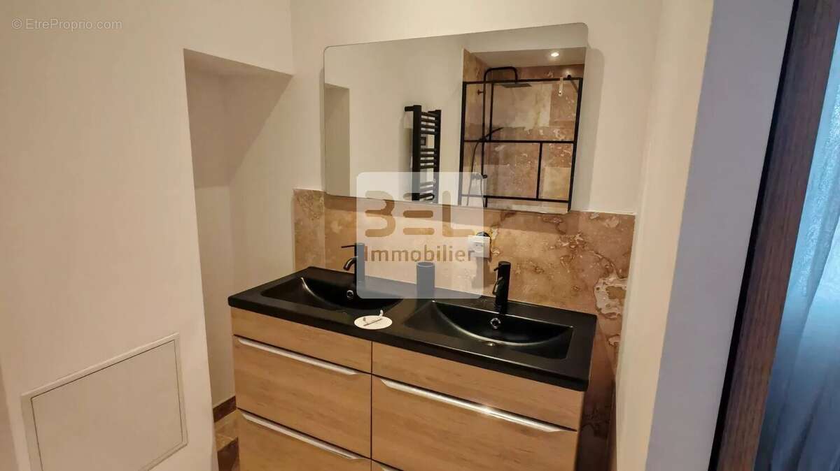 Maison à SAINTE-CECILE-LES-VIGNES