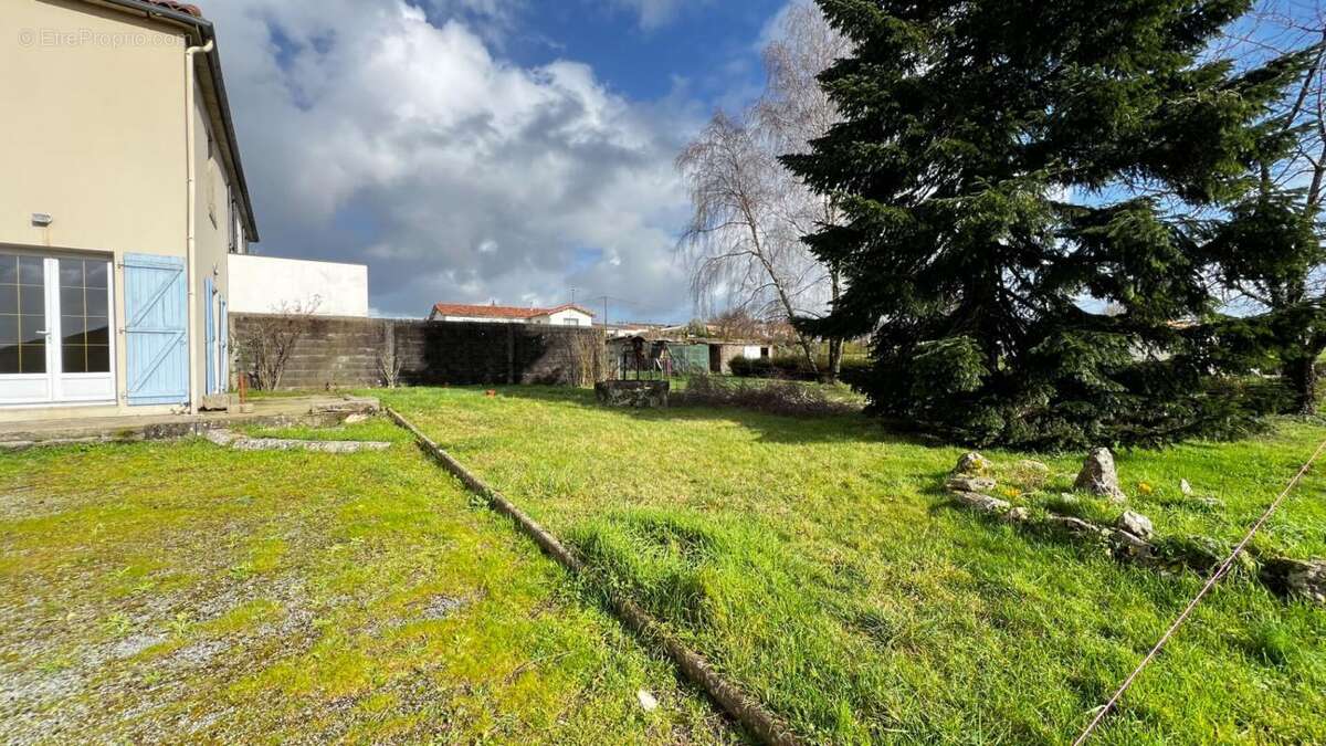 Maison à POUZAUGES