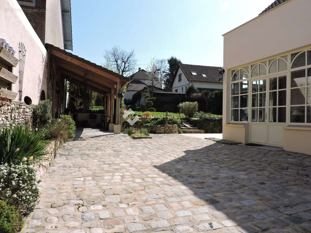 Maison 140 m² à Gouvernes  - photo 6