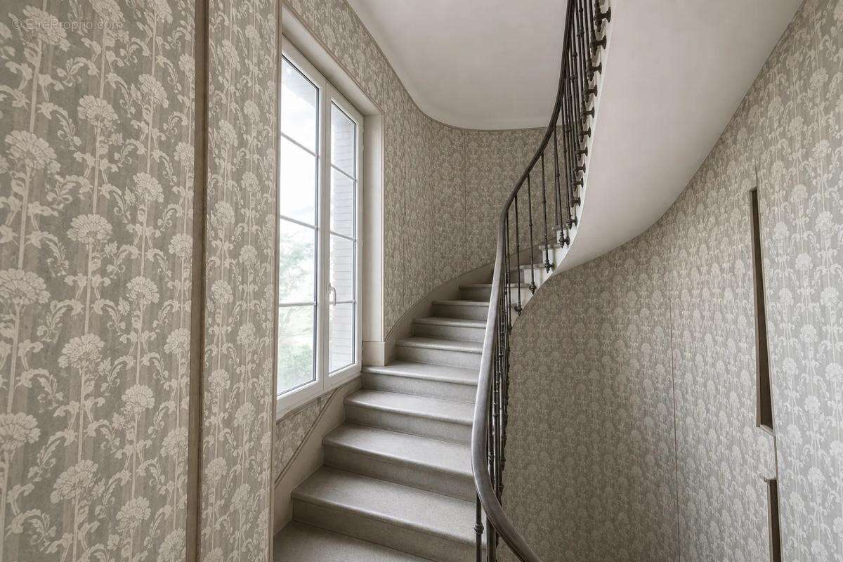Domaine de caractère à restaurer – 500 m² –3,6 ha – accès rapide - photo 11