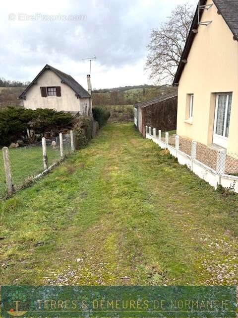 Terrain à CORMEILLES