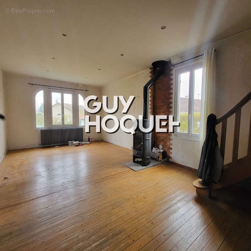 Maison à VARENNE-SAINT-GERMAIN