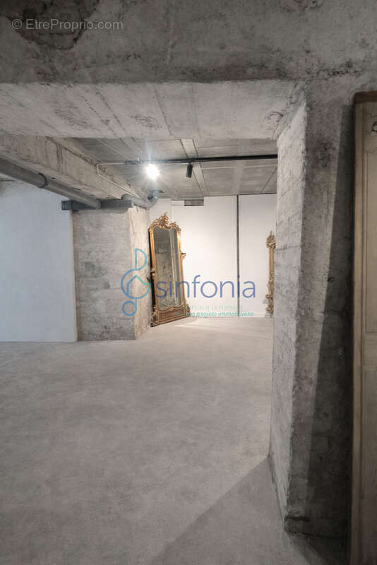 Commerce à UZES