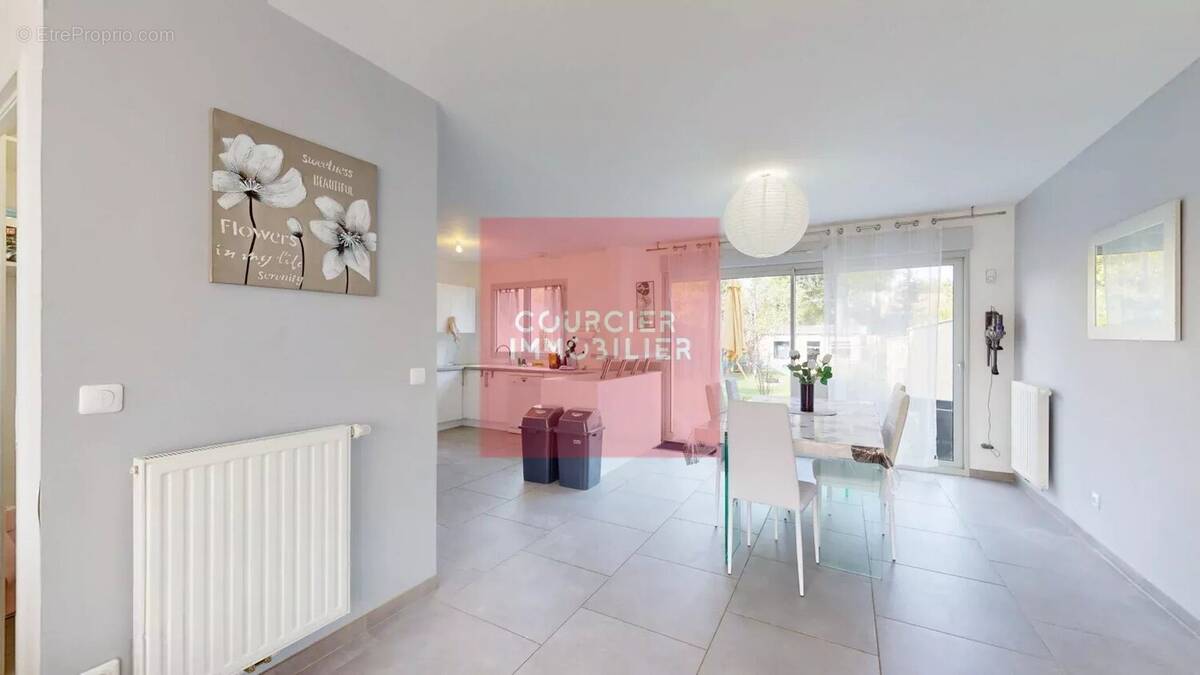 Maison à LE MESNIL-SAINT-DENIS