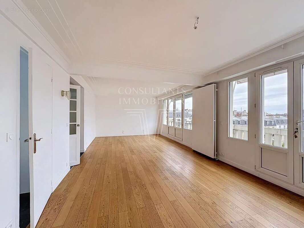 Appartement à PARIS-16E