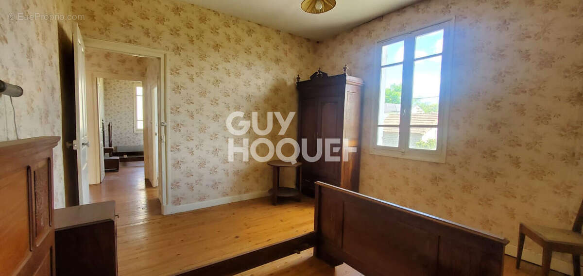 Maison à SERRES-SAINTE-MARIE