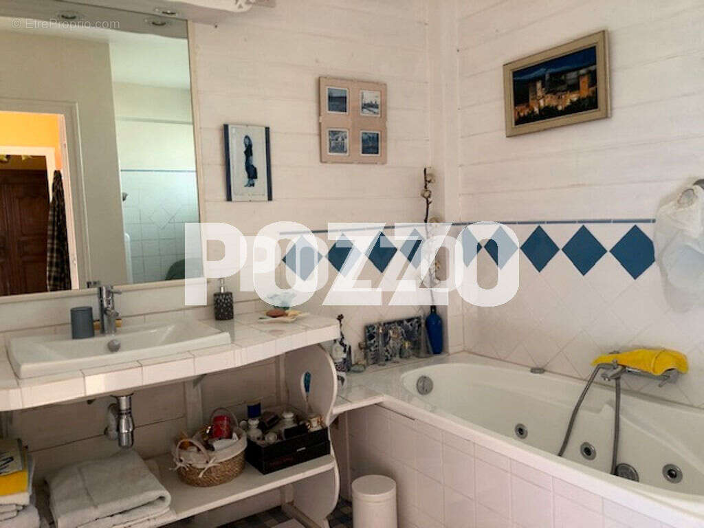 Maison à AGON-COUTAINVILLE