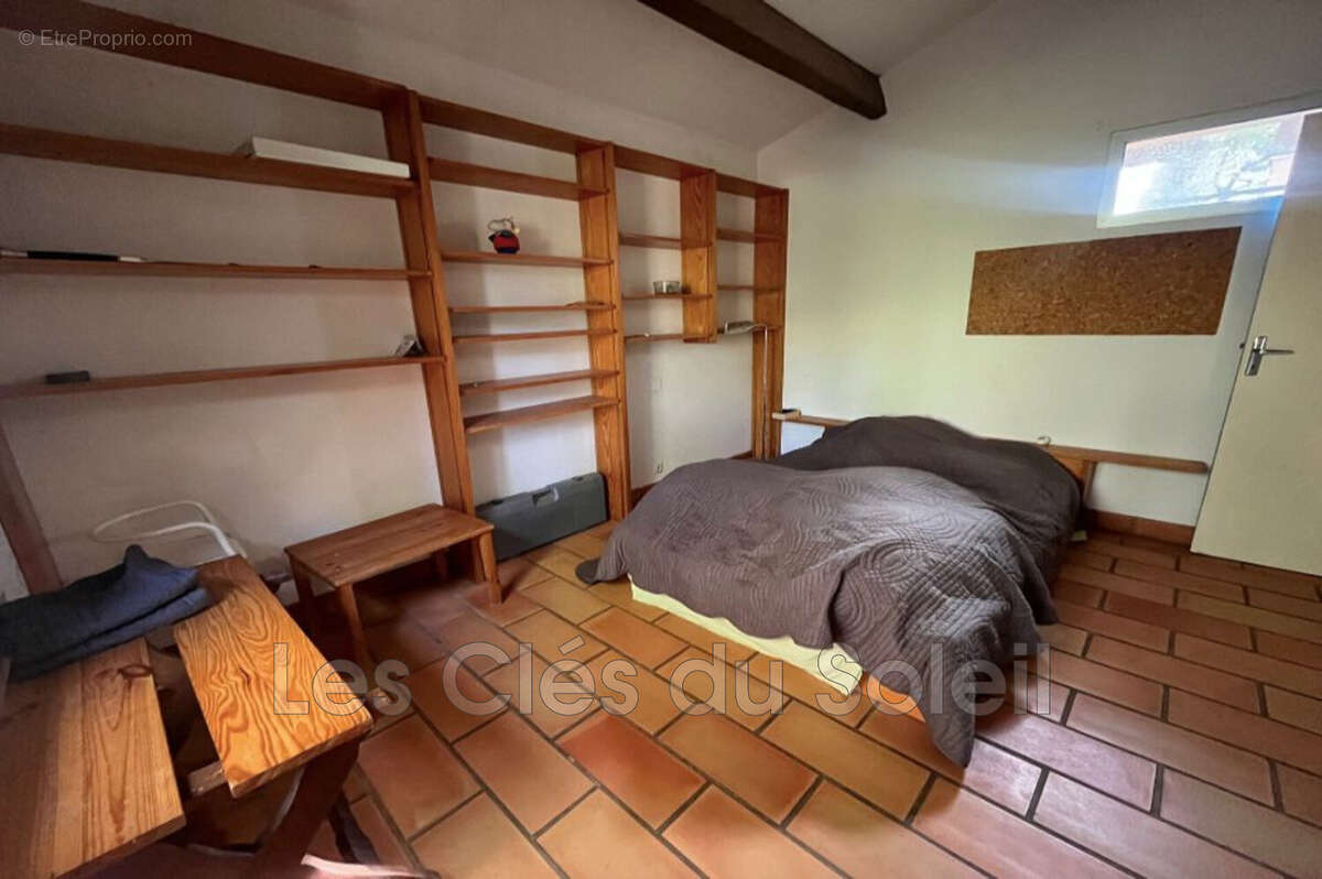 Maison à LE REVEST-LES-EAUX