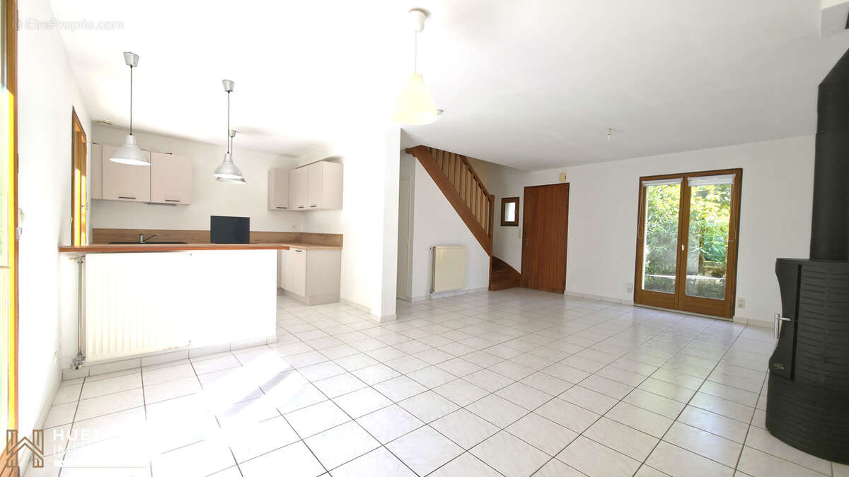 Maison de type 6 sur terrain de 486 m2 - photo 2