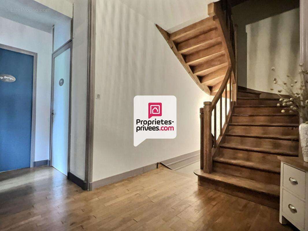 Maison de bourg T5/6 entièrement rénovée avec 4 ch. et jardin près de sa rivière sur ST-PIERRE-DE-COLE (24800) - photo 12