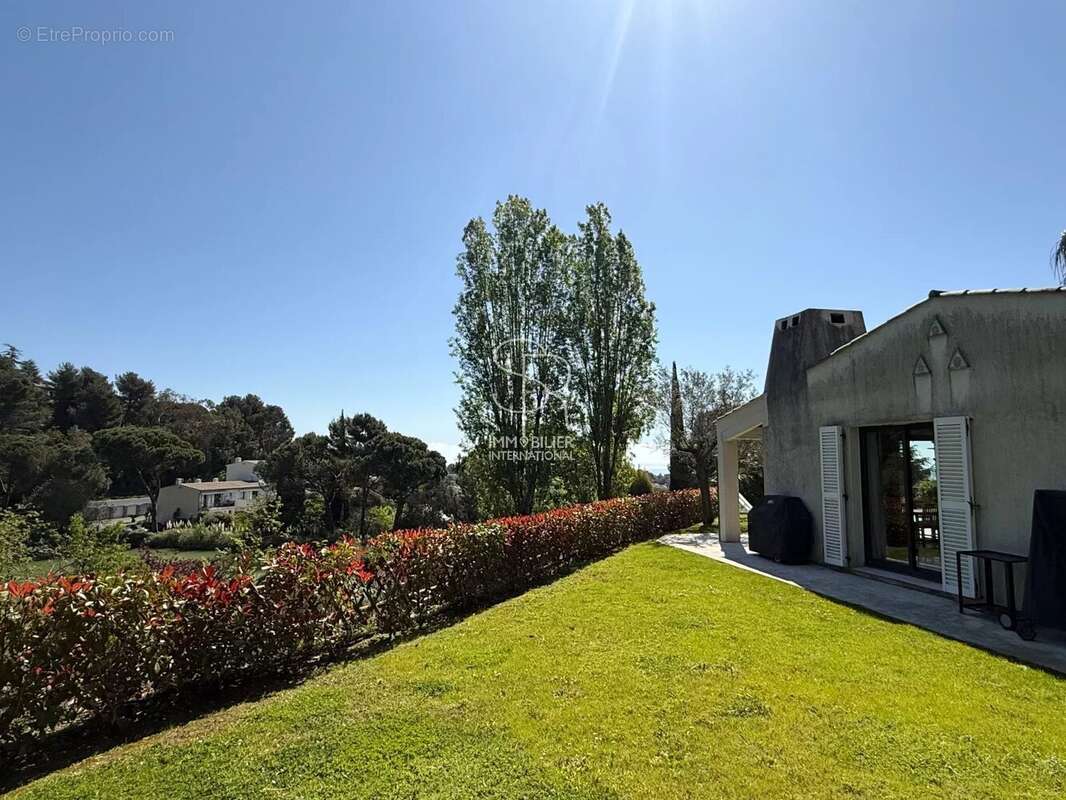 Maison à VILLENEUVE-LOUBET