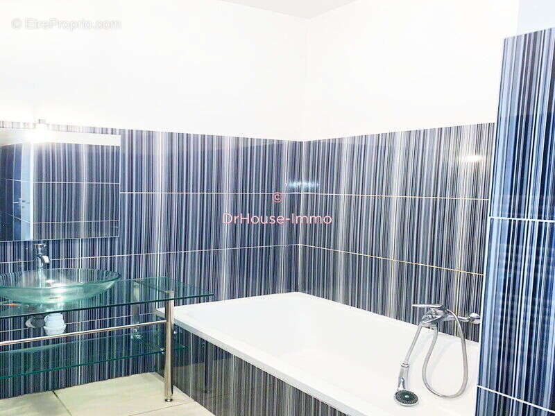 Appartement à MARSEILLE-1E