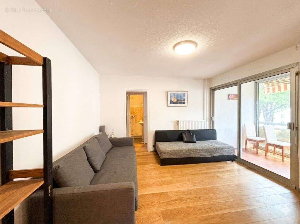 Appartement à VALLAURIS