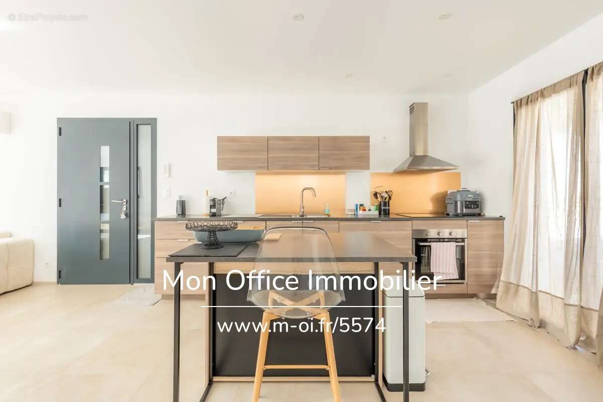 Maison à SIMIANE-COLLONGUE