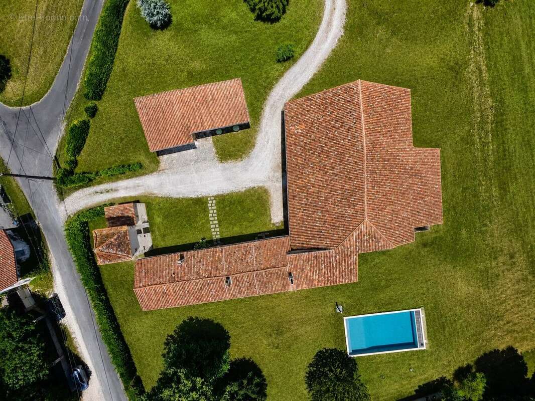 Charmante Propriété en Pierre avec Grange et Piscine ! - photo 16