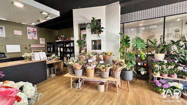 Photo 7 - Commerce à CASTRIES