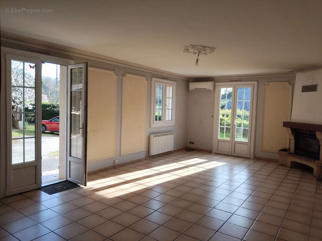 Maison à NAZELLES-NEGRON