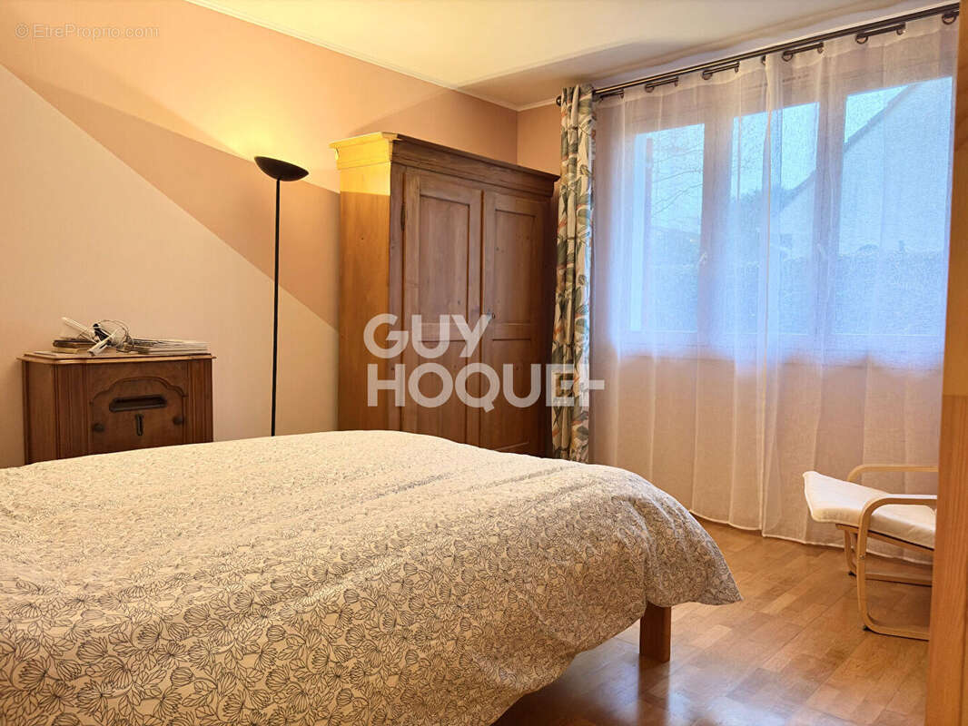 Maison à SAINT-PIERRE-DU-PERRAY