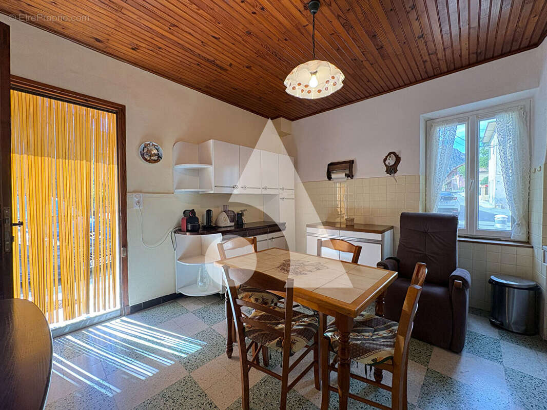 Appartement à LA ROQUETTE-SUR-VAR