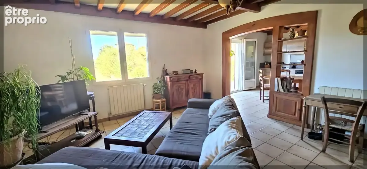 Saint-michel-de-chabrillanoux   propriété avec deux habitations, dépendances et plus de 15 000 m2 de terrain - photo 3