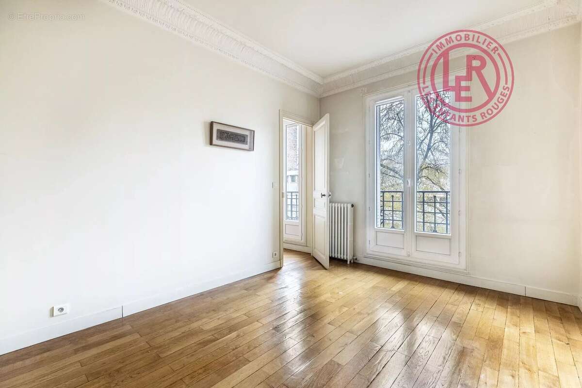 Appartement à PARIS-14E